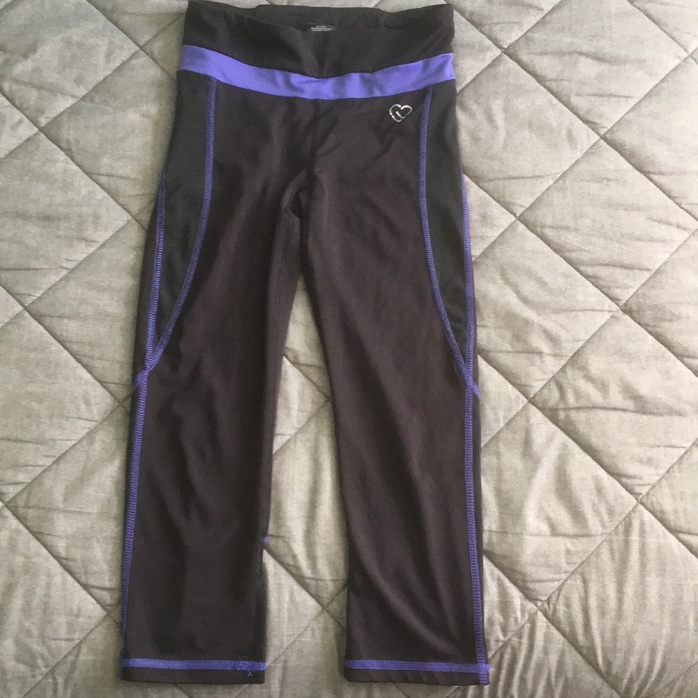 Black capris leggings
